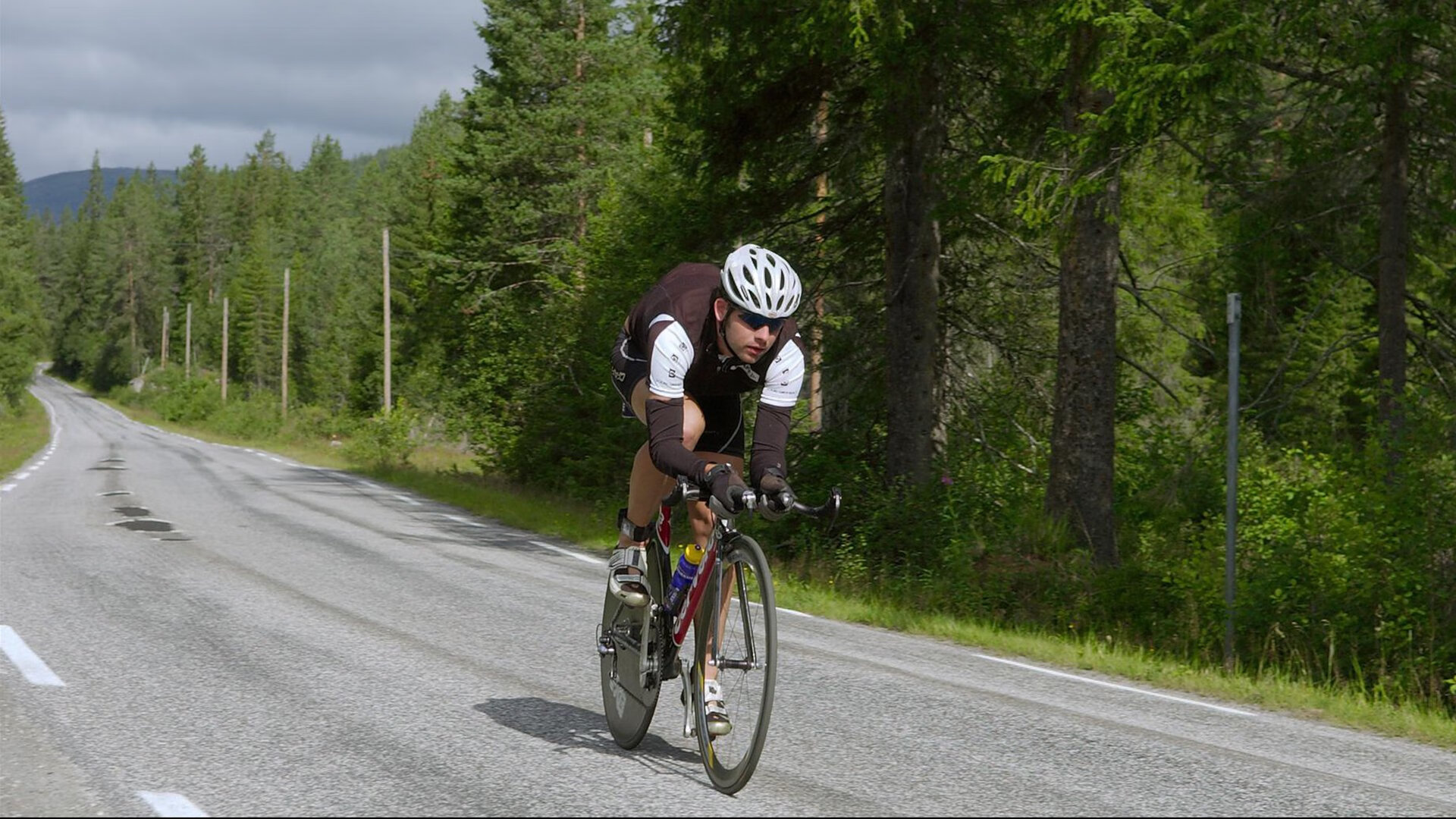 新西兰全黑队通过细腻的战术,快速占领比赛主导地位,新西兰黑色